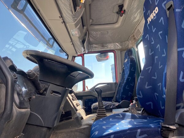 2#7613 Autocarro Iveco Trakker in vendita - foto 4