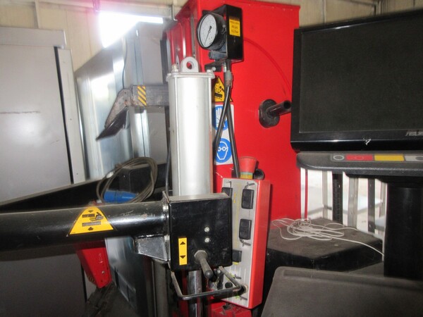 1#7616 Smontagomme e assetto per gomme Butler in vendita - foto 21