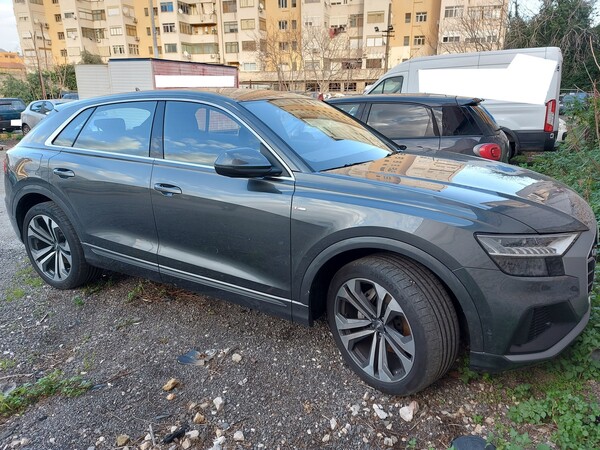 104#7622 Autovettura Audi Q8 in vendita - foto 1