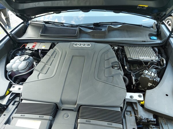104#7622 Autovettura Audi Q8 in vendita - foto 16
