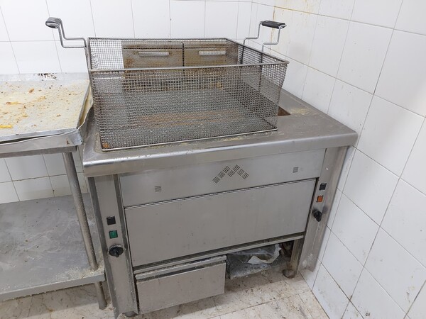 1#7623 Attrezzature e arredi ristorante in vendita - foto 60