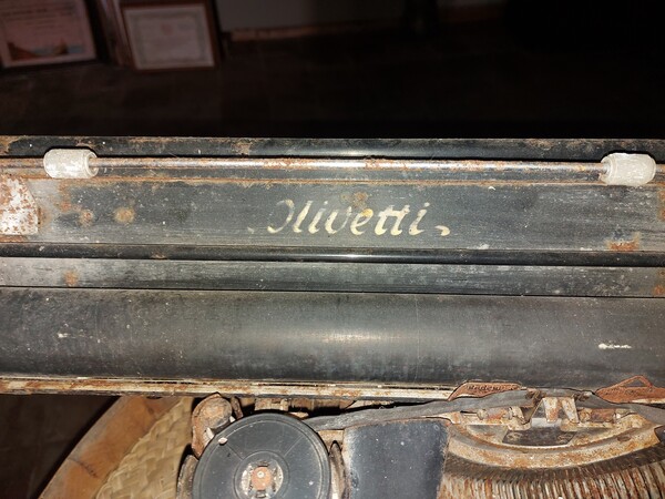 15#7625 Macchina da scrivere Olivetti in vendita - foto 2