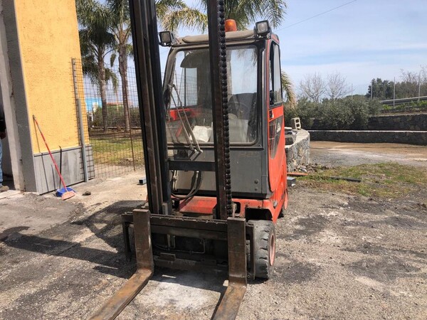 Carrelli elevatori in vendita