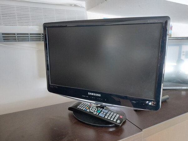 6#7645 Monitor Tv Samsung e Tv Akai in vendita - foto 1