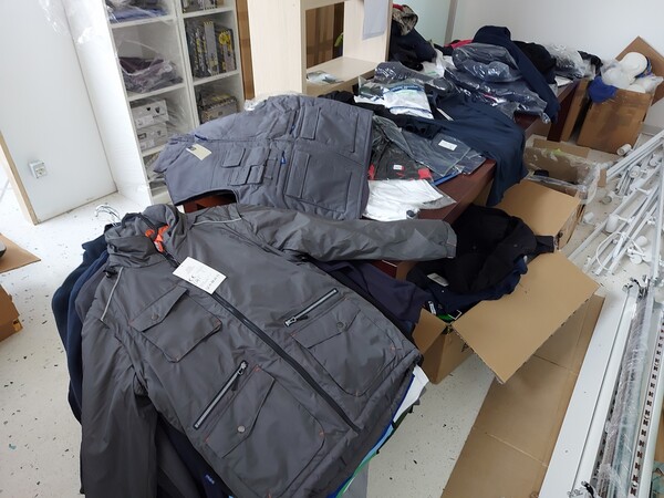 1#7649 Capi di abbigliamento sanitario in vendita - foto 36
