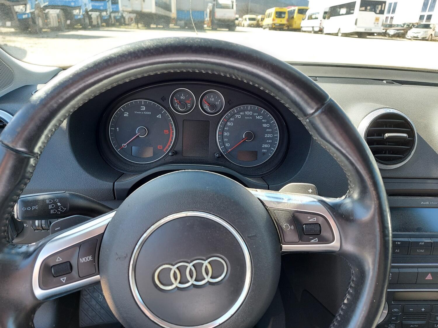 Lot Audi A3 passenger car