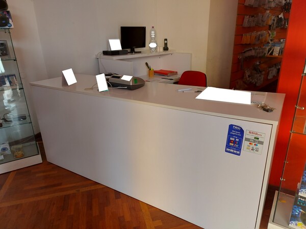 7#7656 Arredi e attrezzature informatiche in vendita - foto 1