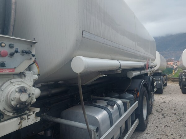 3#7657 Camion cisterna Daf 460 in vendita - foto 8