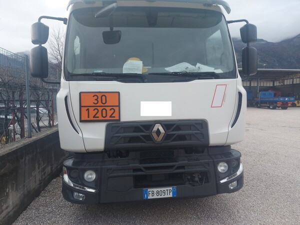 7#7657 Camion cisterna Renault trucks in vendita - foto 2