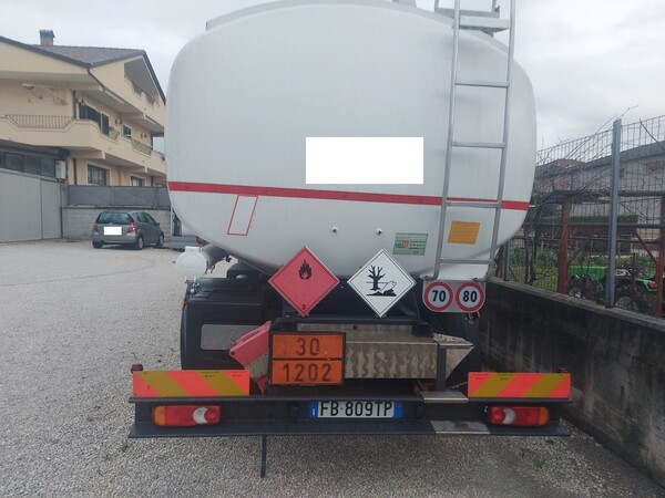 7#7657 Camion cisterna Renault trucks in vendita - foto 4