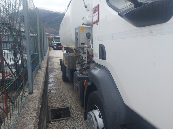7#7657 Camion cisterna Renault trucks in vendita - foto 7