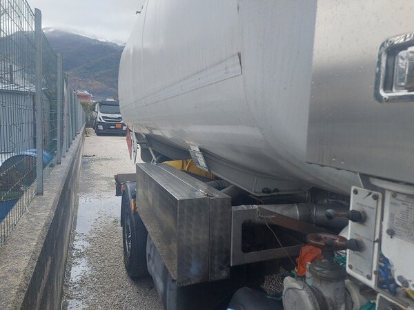 7#7657 Camion cisterna Renault trucks in vendita - foto 12