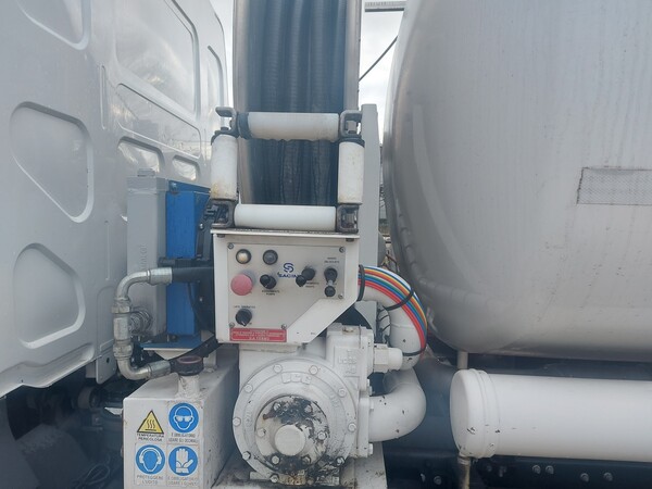 7#7657 Camion cisterna Renault trucks in vendita - foto 15