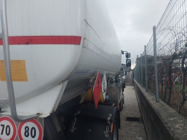 7#7657 Camion cisterna Renault trucks in vendita - foto 16
