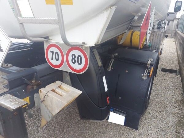 7#7657 Camion cisterna Renault trucks in vendita - foto 17