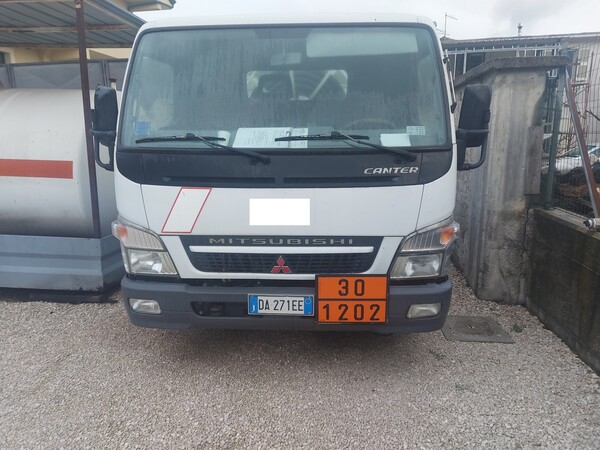 8#7657 Camion cisterna Mitsubishi Canter in vendita - foto 2