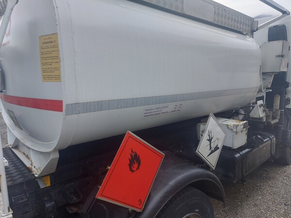 8#7657 Camion cisterna Mitsubishi Canter in vendita - foto 5
