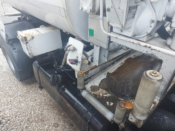8#7657 Camion cisterna Mitsubishi Canter in vendita - foto 18