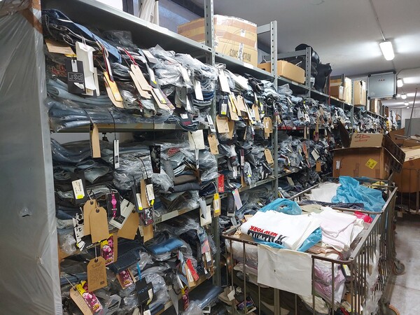2#7660 Abbigliamento in vendita - foto 1