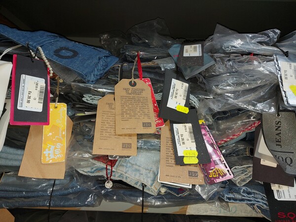2#7660 Abbigliamento in vendita - foto 3