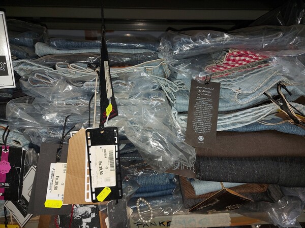 2#7660 Abbigliamento in vendita - foto 4