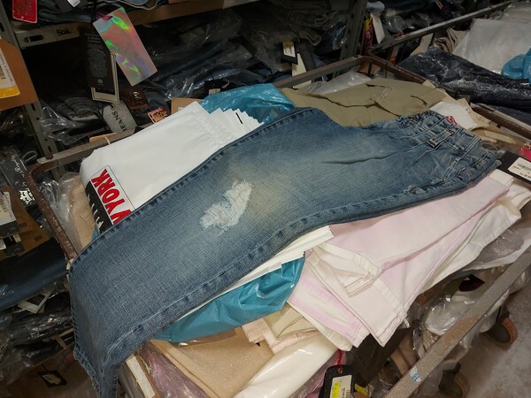 2#7660 Abbigliamento in vendita - foto 6