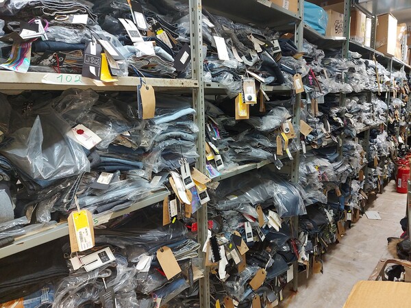 2#7660 Abbigliamento in vendita - foto 12