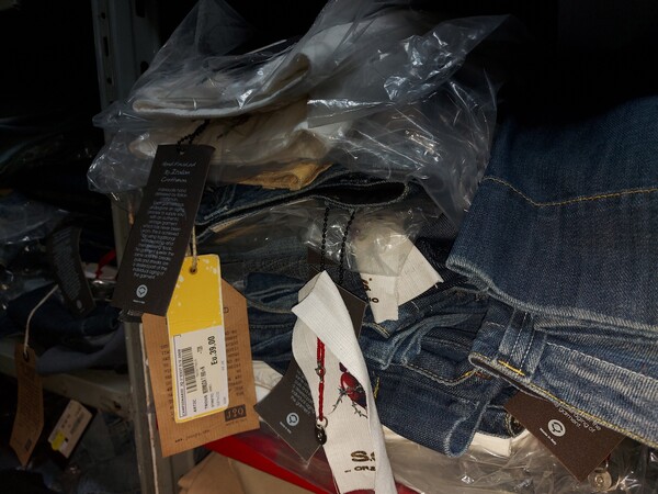 2#7660 Abbigliamento in vendita - foto 25