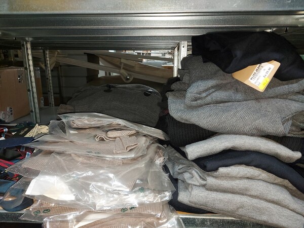2#7660 Abbigliamento in vendita - foto 32
