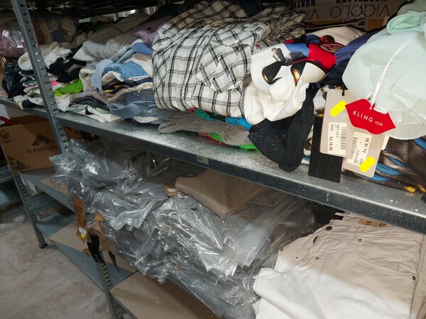 2#7660 Abbigliamento in vendita - foto 33