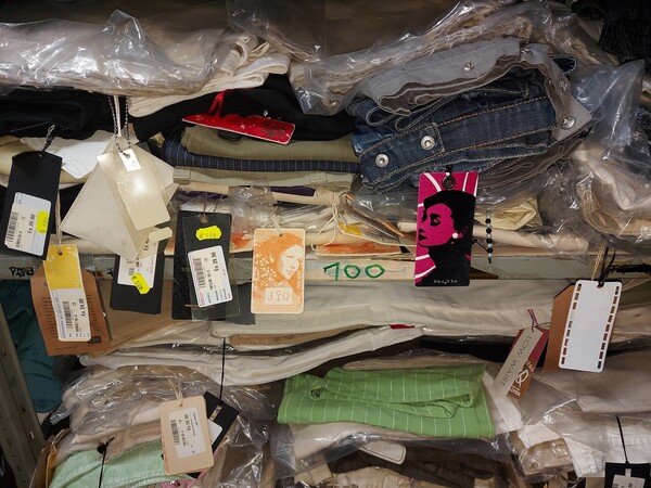 2#7660 Abbigliamento in vendita - foto 38