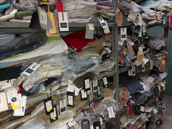 2#7660 Abbigliamento in vendita - foto 40