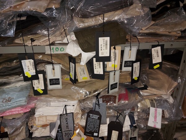 2#7660 Abbigliamento in vendita - foto 41