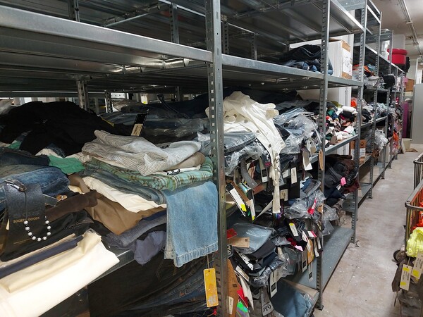 2#7660 Abbigliamento in vendita - foto 42