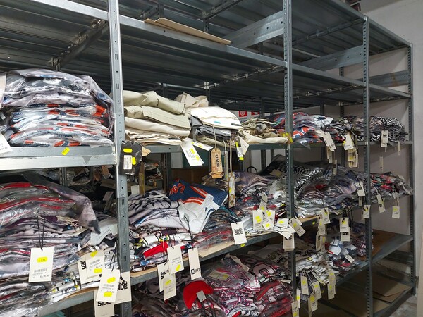 2#7660 Abbigliamento in vendita - foto 47