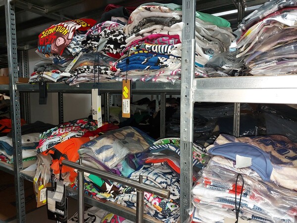 2#7660 Abbigliamento in vendita - foto 49