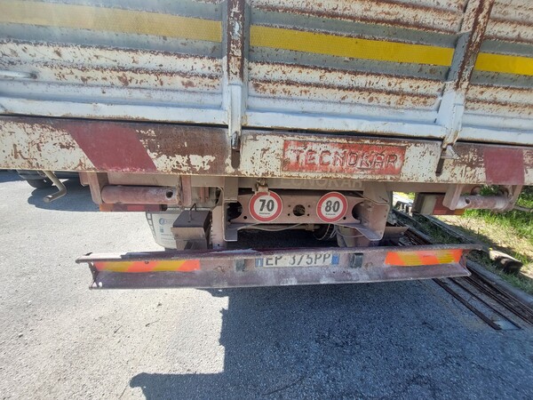 4#7663 Autocarro Iveco con gru in vendita - foto 3
