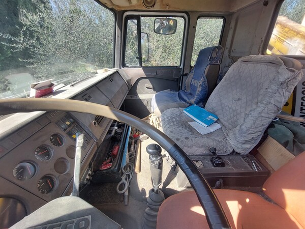 4#7663 Autocarro Iveco con gru in vendita - foto 9