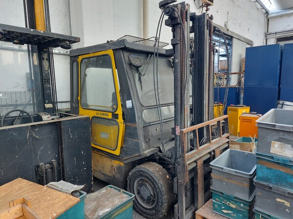 Carrelli elevatori in vendita