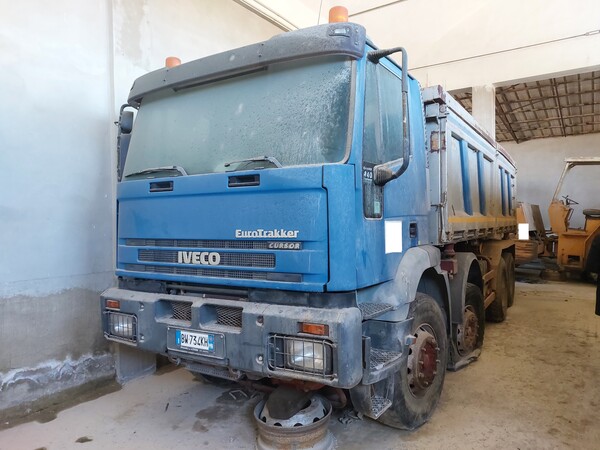 Trattori stradali in vendita