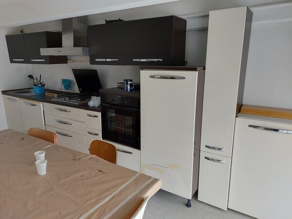 5#7673 Arredamento e attrezzatura per ufficio e sala mensa in vendita - foto 1