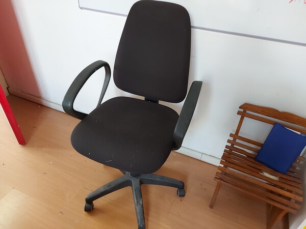 5#7673 Arredamento e attrezzatura per ufficio e sala mensa in vendita - foto 10