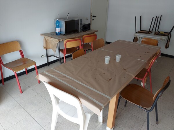 5#7673 Arredamento e attrezzatura per ufficio e sala mensa in vendita - foto 21