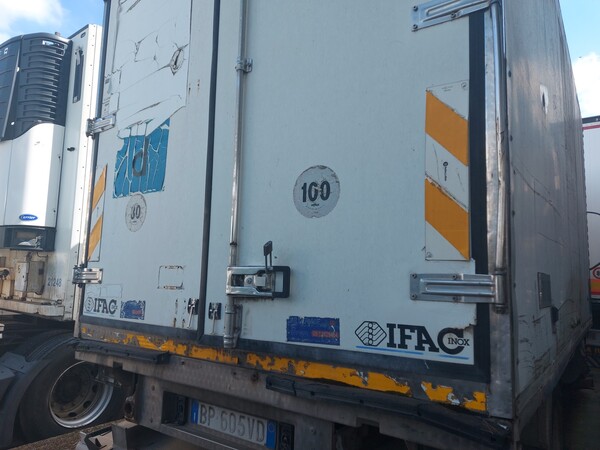 13#7675 Autocarro isotermico Iveco in vendita - foto 3