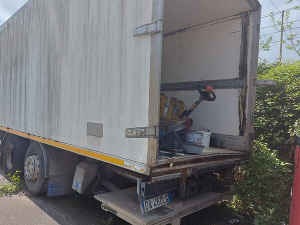 16#7675 Autocarro isotermico Mercedes Actros in vendita - foto 3