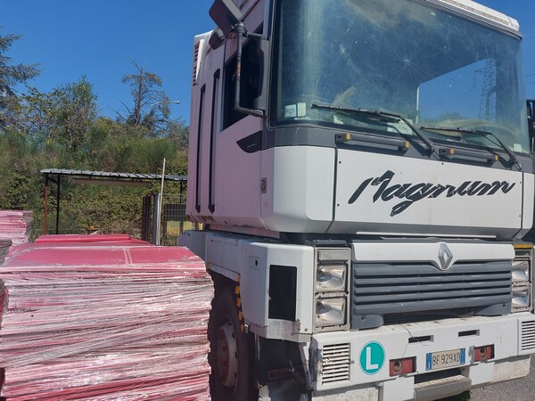 21#7675 Trattore stradale Renault in vendita - foto 4