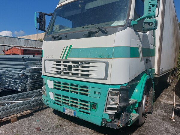 24#7675 Autocarro isotermico Volvo in vendita - foto 1