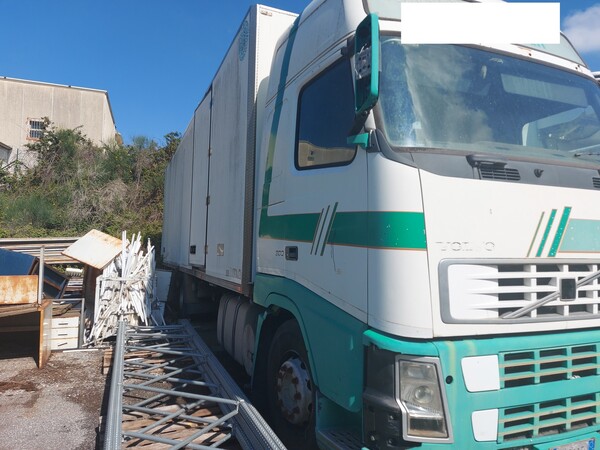 24#7675 Autocarro isotermico Volvo in vendita - foto 4