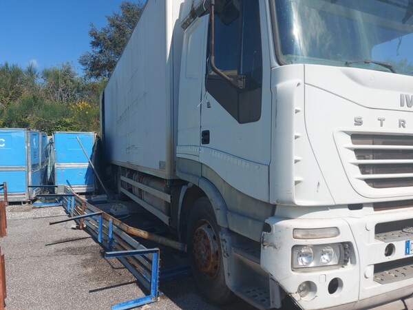 26#7675 Autocarro isotermico Iveco in vendita - foto 1