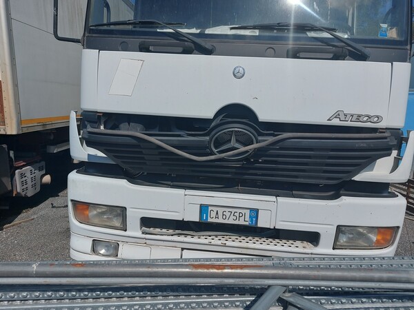 27#7675 Autocarro isotermico Mercedes in vendita - foto 2